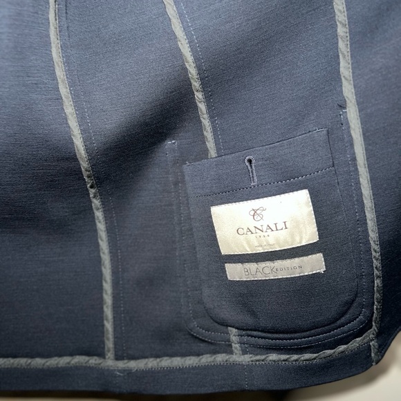 Canali Black Edition Wool Blend Jersey
Blazer - Sz - US 31 (IT 46) - Picture 3 of 9